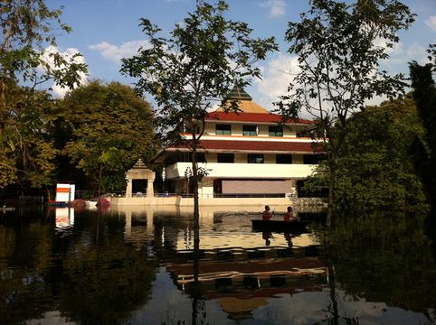 หอสมุด กลางน้ำ ช่วงอุทกภัย พฤศจิกายน ๒๕๕๔ (The Library during the huge flood in November 2011)